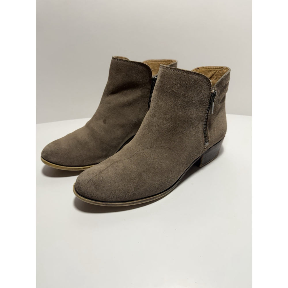 Lucky Brand Breah Tan Beige Brown Womens Suede Boots Size 8.5 Zip up Casual Chic